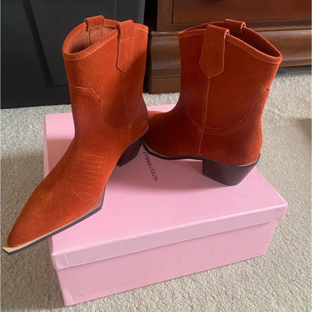NEW INTENTIONALLY BLANK Kari Western Ankle Boot in Henna Sz 7